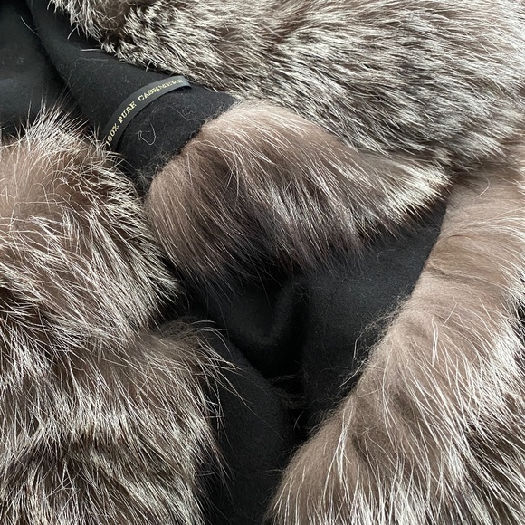 VOLARE New York Cashmere Black Shall with Fox Fur Trim - Picture 12 of 12